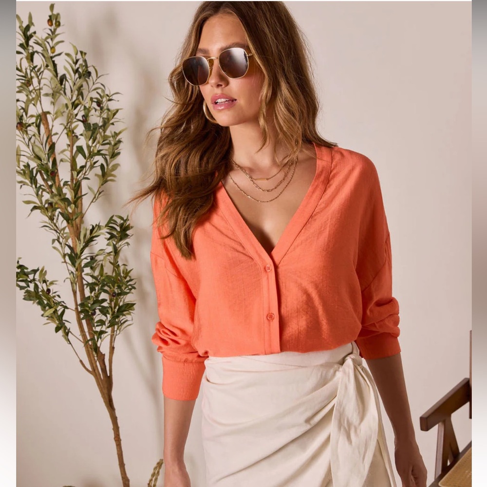 NWOT Vici House Of Sun Satin Button Up Top